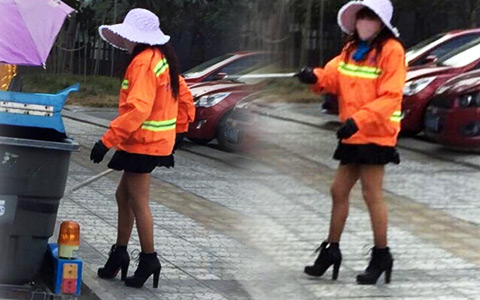 Xu hướng thời trang - TQ: Chị lao công mặc váy ngắn, đi giày cao gây sốt