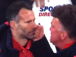 Bóng đá - Không ăn mừng bàn thắng, Giggs "ăn đấm" của Van Gaal