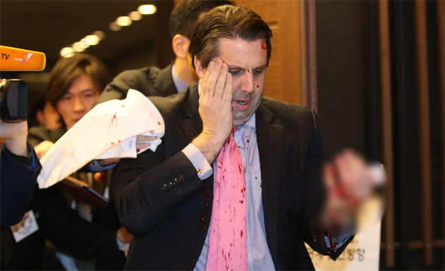 Tin tức trong ngày - Vì sao đại sứ Mỹ bị rạch mặt ở Hàn Quốc?