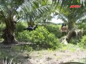 Video An ninh - Nạn nhân chống cự quyết liệt, 2 tên cướp hoảng sợ bỏ chạy