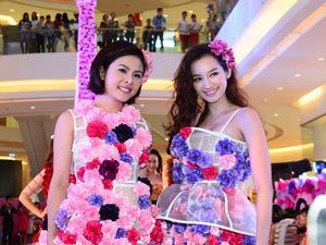 Phim - Vân Trang, Trúc Diễm diện váy ngàn hoa cuốn hút