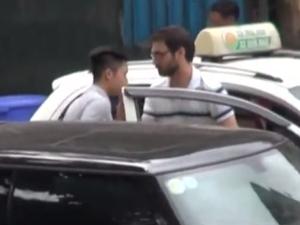 Pháp luật - Camera giấu kín: Taxi "chặt chém" du khách nước ngoài