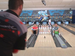 Thể thao - Những cú ném bowling trên cả "ma thuật"
