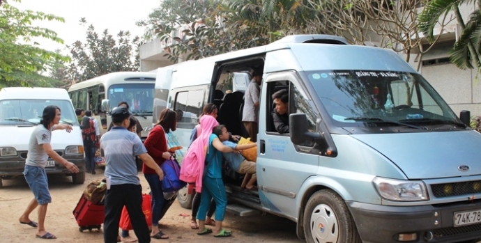 Tin tức Việt Nam - Tàu đâm đứt đôi xe tải: Lời kể hành khách thoát nạn