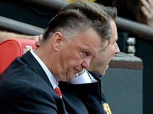 Bóng đá - Mắc tá sai lầm, Van Gaal phải tự cứu mình