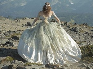 Giữa núi rừng hoang vu gặp sơn nữ mà không dám nhìn