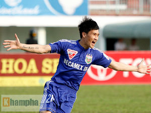 Bóng đá - Tiền đạo Công Vinh phải nhập viện, mổ gầu gối