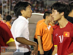 Bóng đá - Công Phượng chơi hay khiến HLV Miura phải "phá lệ"