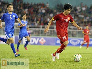 Bóng đá - Được Hoà Minzy cổ vũ, Công Phượng thi đấu cực "sung"