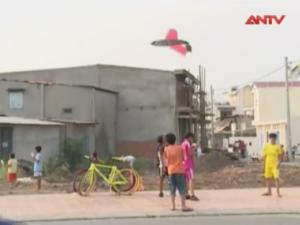 Tin tức trong ngày - Thả diều trong khu đô thị: Lo ở dưới đất, sợ ở trên cao