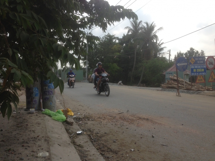 Tin tức trong ngày - Xe máy lao vào cột điện, 3 thiếu niên cùng tử vong