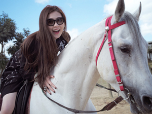 Người mẫu - Hoa hậu - Á hậu Tú Anh cưỡi ngựa trên cao nguyên M'Drăk