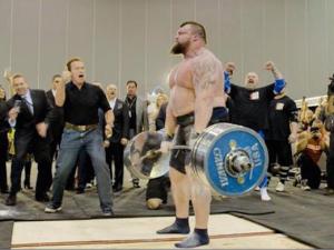 Thể thao - "Gã khổng lồ" kéo 462kg đánh sập kỷ lục thế giới