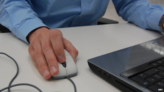 Tin tức trong ngày - Anh: 3 thẩm phán mất chức vì xem sex nơi làm việc