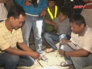 Video An ninh - Bị công an truy đuổi, dân buôn ma túy ngã xe nhập viện