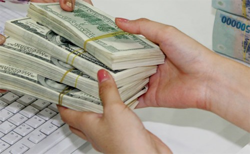 Tài chính - Bất động sản - Giá USD thị trường tự do "tụt dốc"