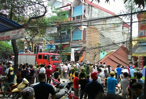 Tin tức trong ngày - Bắc Giang: Nhà 3 tầng bất ngờ đổ sập, chủ và khách tháo chạy