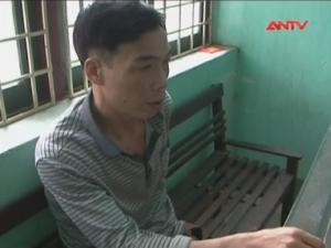 Video An ninh - Ngụy trang 2 bánh heroin trong hộp bìa carton