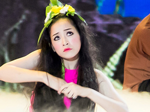 Bạn trẻ - Cuộc sống - Chi Pu "giả dại" vẫn rất xinh đẹp