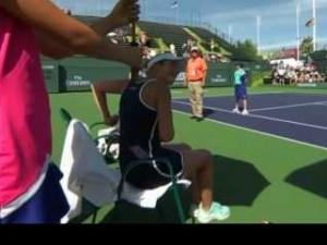 Tennis 24/7: SAO nữ thay đồ... giữa sân
