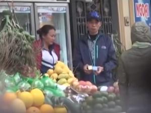 Thị trường - Tiêu dùng - Khi tiểu thương được mời mua hóa chất độc tẩm hoa quả