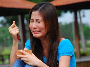 Phim - Diễm My 9x hoảng loạn vì bị "cướp gí dao vào cổ"