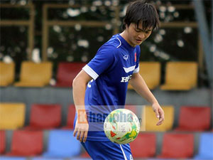 Bóng đá - Tuấn Anh biểu diễn kỹ thuật, Công Phượng "ngứa mắt"