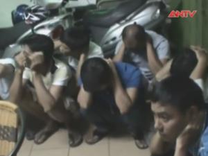 Video An ninh - Tóm gọn 30 đối tượng cá độ bóng đá tại quán cà phê