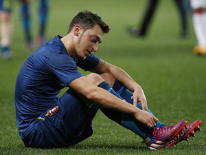 Bóng đá - Oezil lại gây scandal: Chữa ốm bằng party