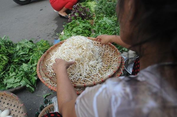 Thị trường - Tiêu dùng - Hà Nội “tuýt còi”: Dân chợ cóc, chợ tạm lại lo “chạy“