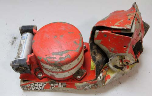 Thế giới - Pháp công bố hình ảnh hộp đen máy bay gặp nạn