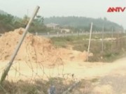 Video An ninh - Dân phá rào chắn đường cao tốc Nội Bài - Lào Cai