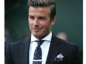 Bí quyết mặc đẹp - 5 kiểu gập khăn cài áo dễ mà đẹp như David Beckham