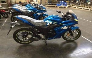 Ô tô - Xe máy - Suzuki tung Gixxer SF cạnh tranh Yamaha YZF-R15