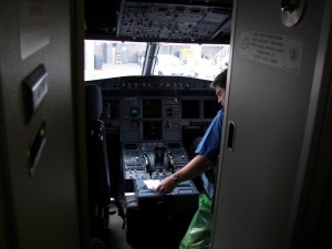 Tin tức trong ngày - Máy bay A320 rơi: Cơ trưởng đã tự sát?