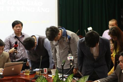 Đại diện Formosa và Samsung cúi đầu xin lỗi nạn nhân vụ sập giáo