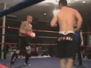 Thể thao - Trớ trêu UFC: Hạ knock-out... chính mình