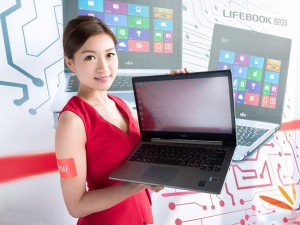 Thời trang Hi-tech - Dàn hotgirl xinh đẹp tạo dáng bên laptop