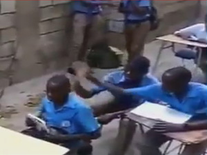 Cười 24h - Video: Học sinh trêu nhau và cái kết “đắng lòng“