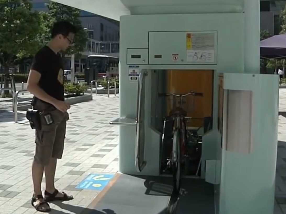 Tin tức trong ngày - Video: Choáng với "nghệ thuật" để xe đạp kiểu Nhật