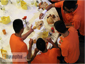 Bóng đá - U23 VN: Mạnh Hùng "chia ngọt sẻ bùi" với Công Phượng