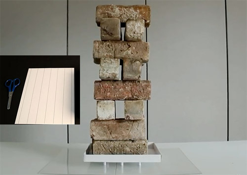 Bạn trẻ - Cuộc sống - Clip: Giấy chống đỡ được chồng đá nặng 27 kg