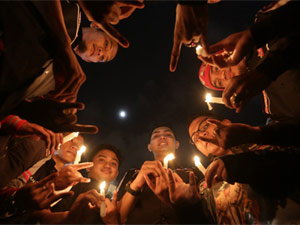 Tin tức trong ngày - Chùm ảnh: Thế giới hưởng ứng Giờ Trái Đất 2015