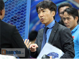 Bóng đá - Cảm xúc của HLV Miura: Từ "nín thở" đến phát cáu