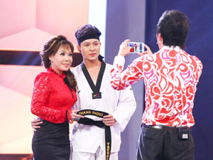 Phim - Việt Hương bị vận động viên Taewondo "mê hoặc"