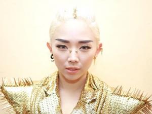 Ca nhạc - MTV - Tóc Tiên nhuộm tóc trắng để làm "người đàn bà hóa đá"