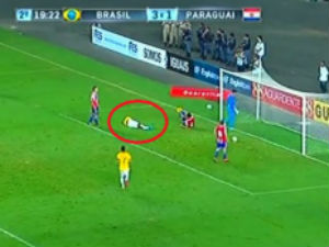 Ngôi sao bóng đá - Sao trẻ Brazil bất tỉnh sau khi ghi bàn