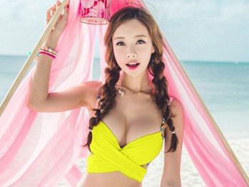 Bí quyết mặc đẹp - Đồ bơi hai mảnh: Chưa đến hè đã “hot”