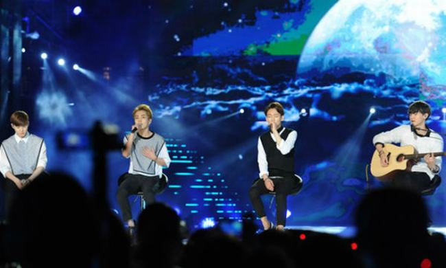 Ca nhạc - MTV - Lộ bằng chứng tố sao Hàn “hát nhép” tại Mỹ Đình