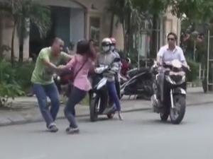 Pháp luật - Camera giấu kín: Cô gái bị "ma men" trêu ghẹo giữa đường